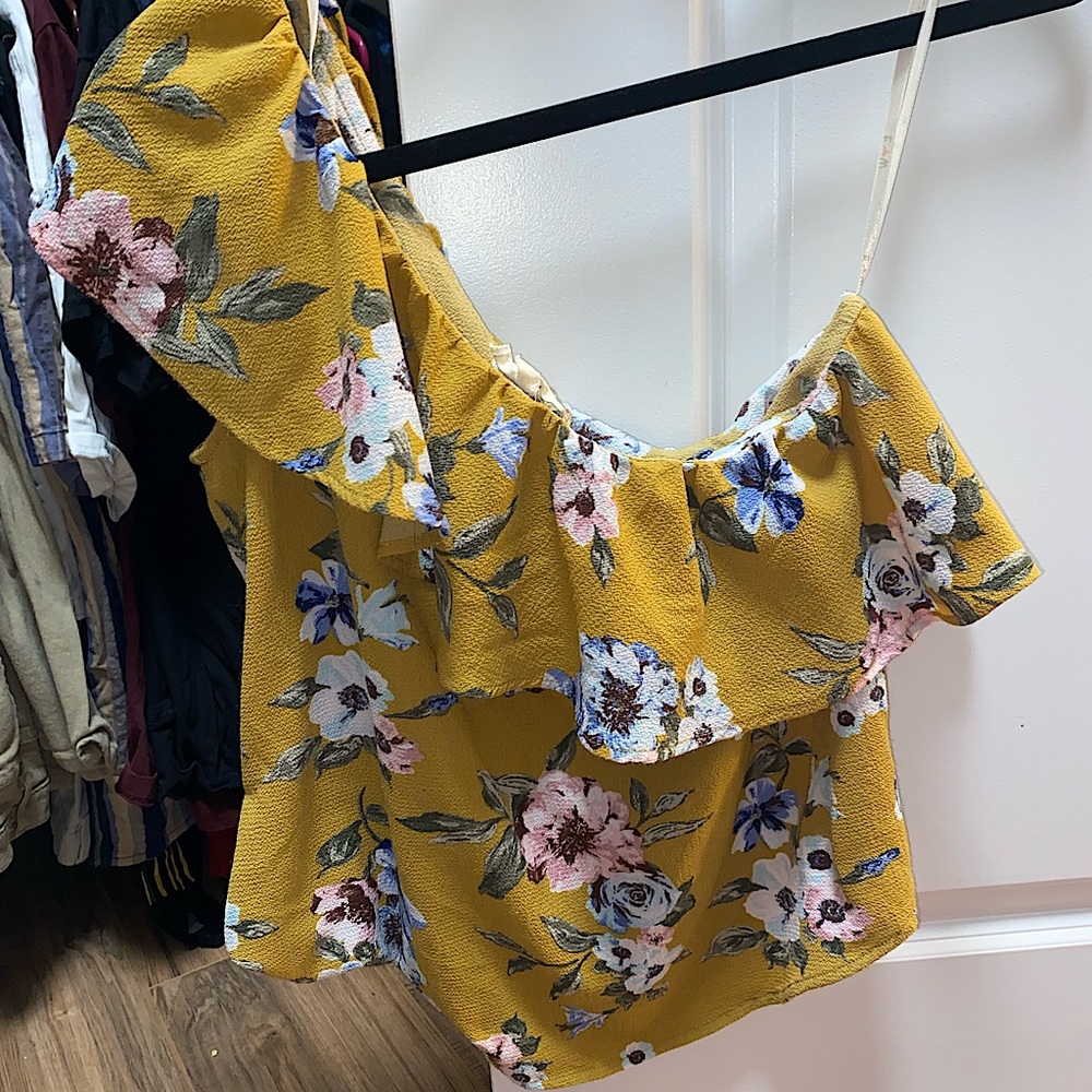 Boutique one shoulder top